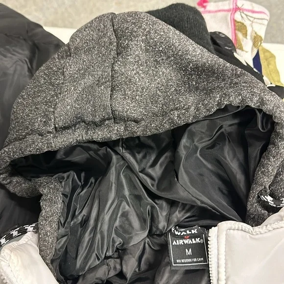 EUC Airwalk Jacket Unisex puffer with hood. Size M - Picture 16 of 16